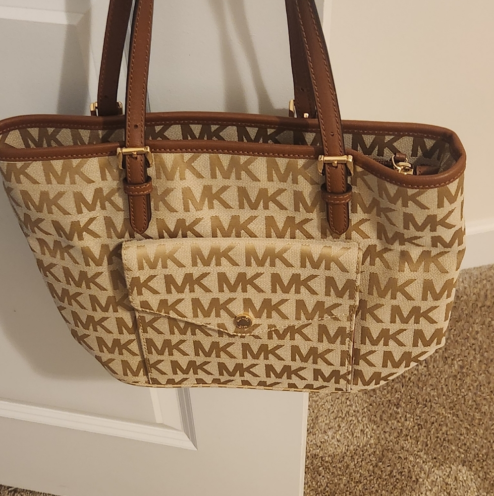 Michael Kors MK Jet Set Medium Jacquard Pocket Tote Beige